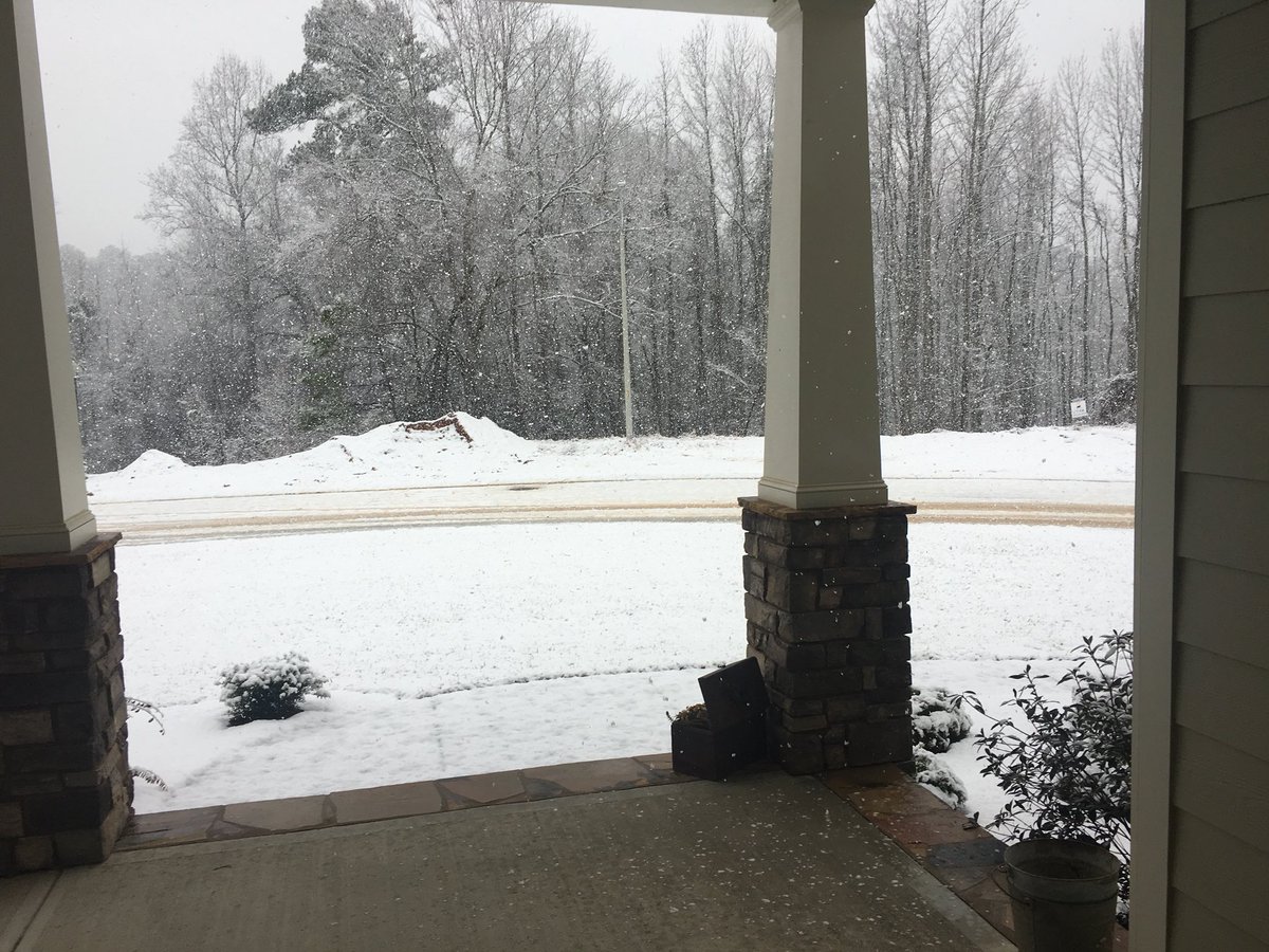 dawnwhittington's tweet photo. Snow again! So pretty and still coming down! @spann @Ginger_Zee @ABC11_WTVD #snowdaypart2 https://t.co/v12WUUwkrj