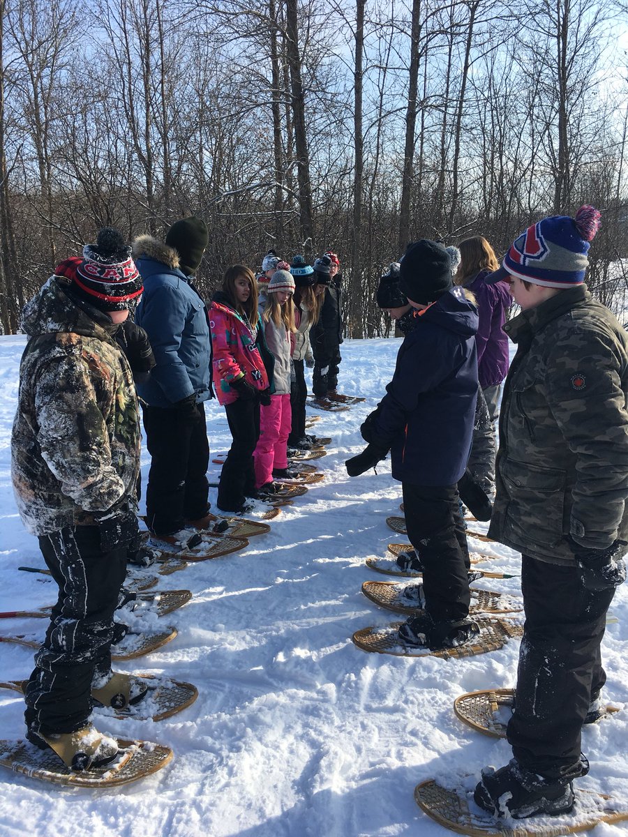 laurie_rosar's tweet photo. Having fun on our Wye Marsh field trip! #OutdoorEducation #snowshoeing #chickadeefeeding #bannockmaking @SMCDSB_OLL https://t.co/pIRwZdyHJY