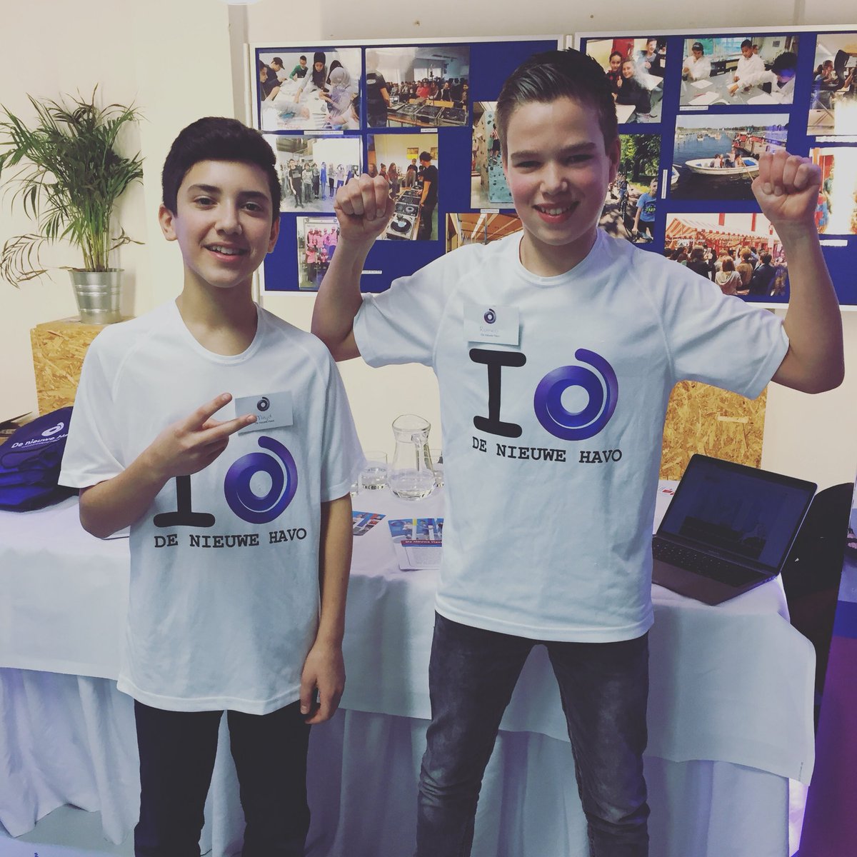 Romeo en Majd hebben goed voorlichting gegeven vandaag tijdens de <a href="/VOvAmsterdam/">VOvA</a> Scholenmarkt💪🏻✌🏻