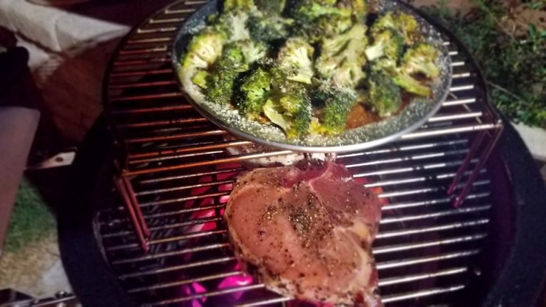 Grill a delicious meal for two in the comfort of your backyard, no gas, gadgets, or electricity required, just some all natural lump charcoal and a Saffire Grill. #smoker #kamado #grilling saffiregrills.com/easy-saffire-d…