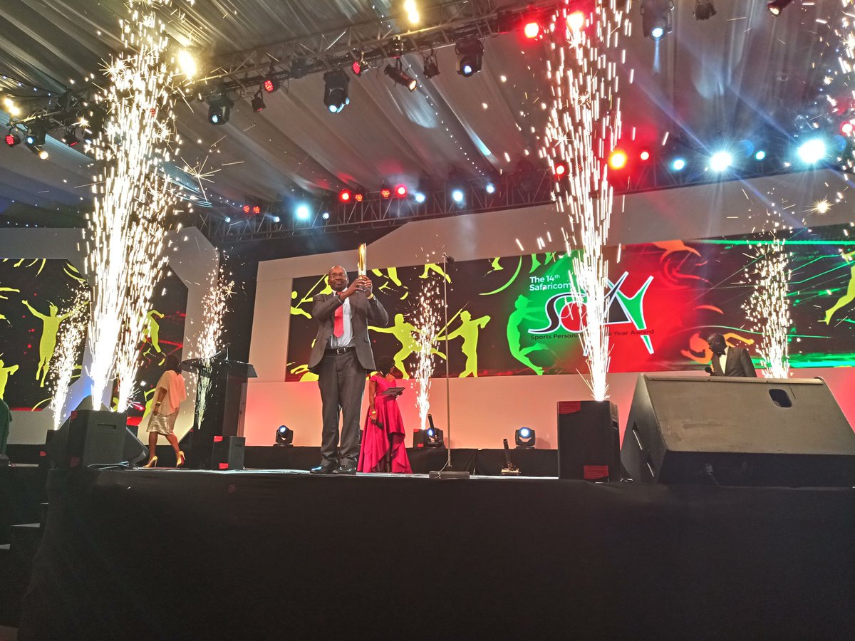 moyasa_ke's tweet photo. Sportsman of the year @SafaricomLtd SOYA Awards 2018 on 17/1/18 @KICC_kenya goes to Conseslus Kipruto #SoyaAwards2018 #SOYA https://t.co/JvPHICWWp2