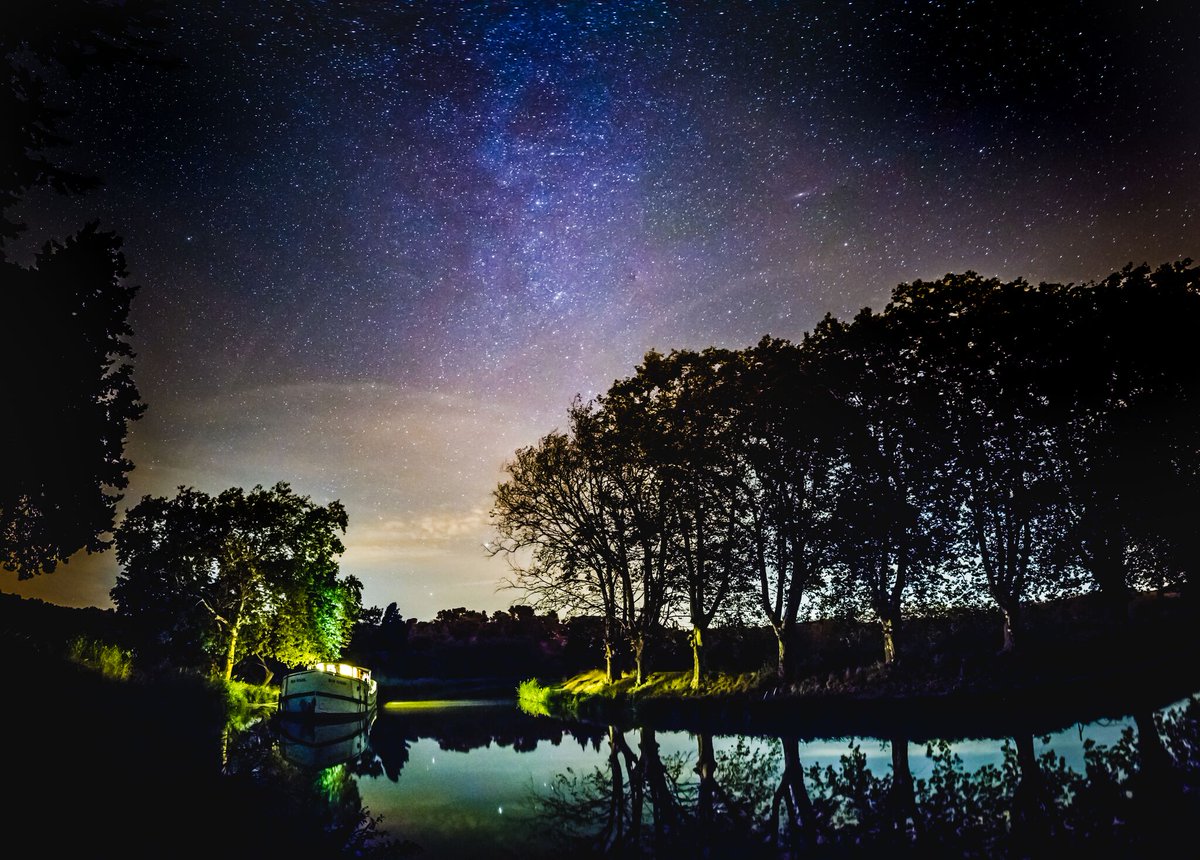 If you want to go on a barge cruise on the Roi Soleil and see views like this you can head over to Facebook for more details on our special lasting from now until March 1, 2018! facebook.com/bargeconnectio… …