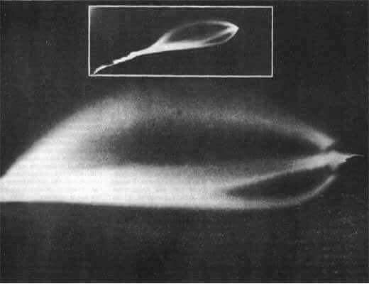 RefyTun's tweet photo. This photo was taken in Christmas time, in 1937 in Vancouver , of a mysterious strange space body
After 40 years in 1977( Petrozavodsk russia) the same ship was photographed in the same Christmas time
In 2017, again the same body appeared in los Angeles https://t.co/rtwpWONxJT
