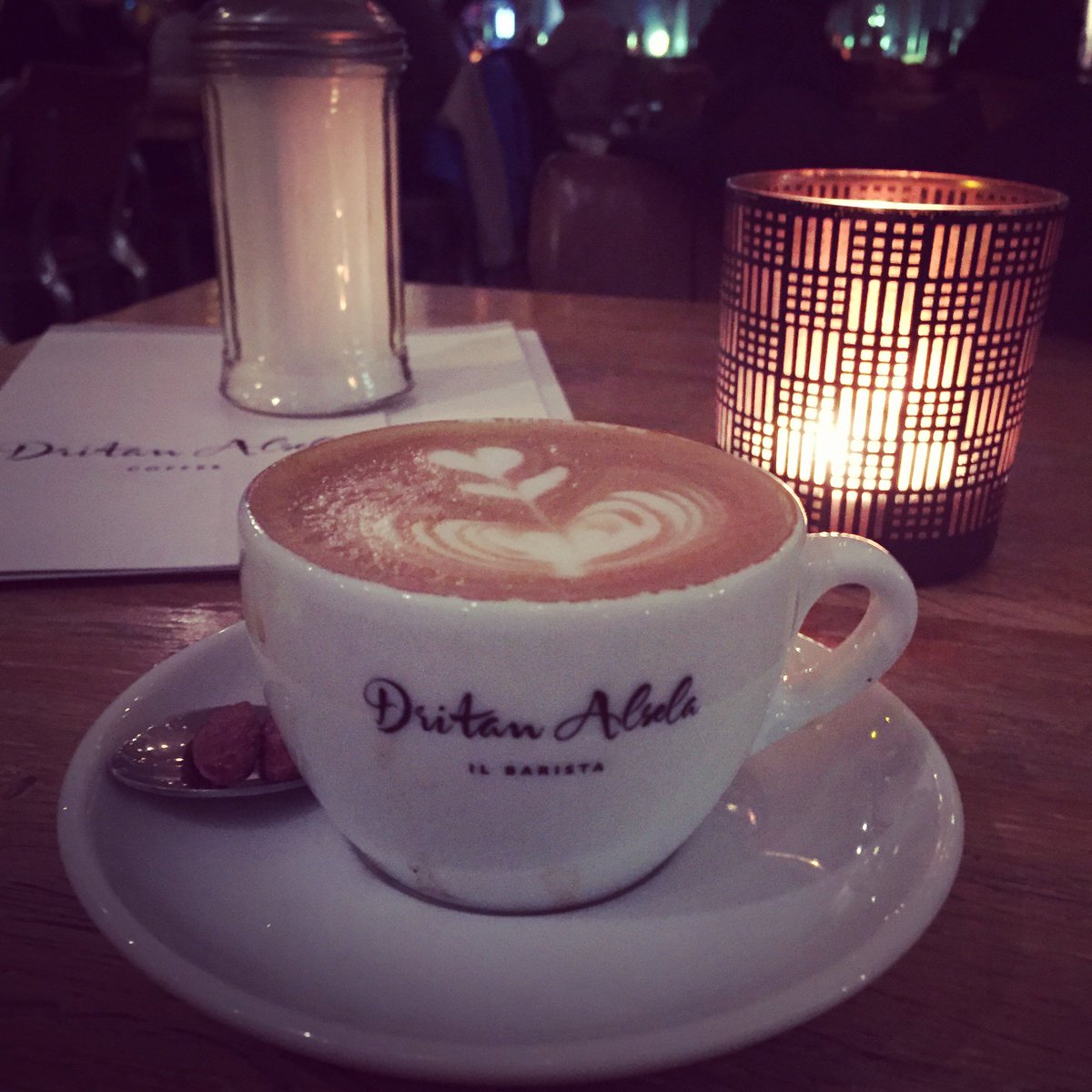 janvanekeris's tweet photo. Mein erster Kaffee, eine Woche nach OP. Er bleibt drin, nix passiert. Glücklich. #OmegaLoop #Magenbypass #Adipositas https://t.co/7oindYGSB2