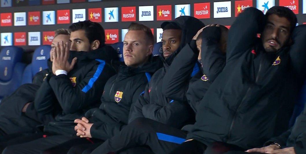 📸 | The bench's reaction to Denis Suárez's miss.