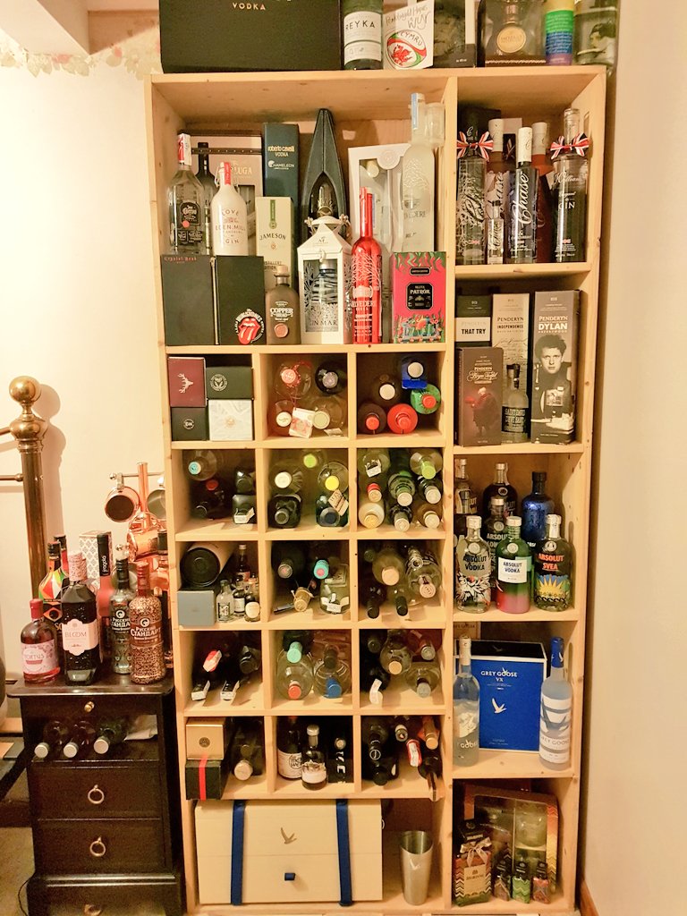 pleserpur's tweet image. Might have a slight problem #needmorespace #spiritaddict #craftspirits #getmealargegin&amp;amp;tonic