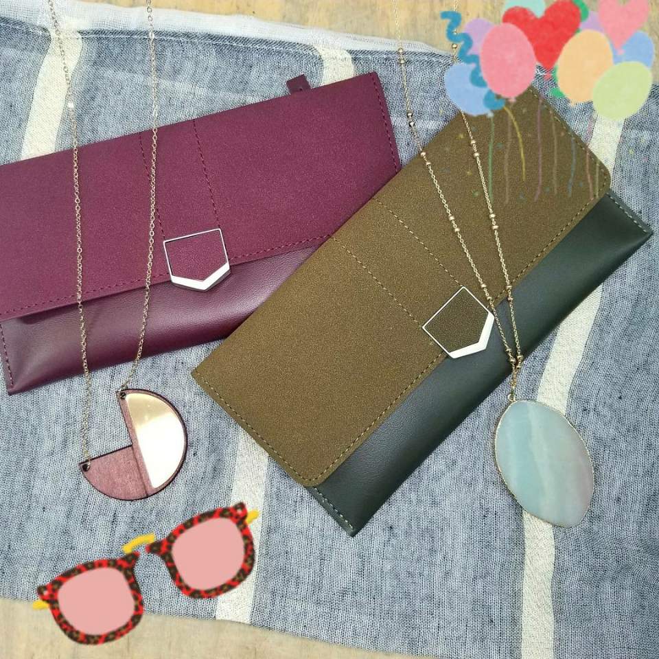 sensibling's tweet photo. ๐๐ฟ๐~Cute Combos~๐
๐๐
#semiprecious #pendantnecklace #longnecklace #woodnecklace #fauxleather #leatherbag #wallet #olive #burgundy #sensibling #fashionblogger #fashionjewelry #jewelryforsale #jewelryofig #ootdfashion #Jewelry #jewelryjunkie #instajewelry #jewelryforsale https://t.co/Oo8y5dJXR3