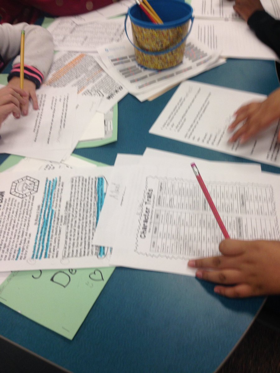adventurouslibr's tweet photo. Catch the latest #fearlessteaching 3rd graders @Ozobot explorers project https://t.co/R1EFB76WvJ https://t.co/6Phi2J1Dhj