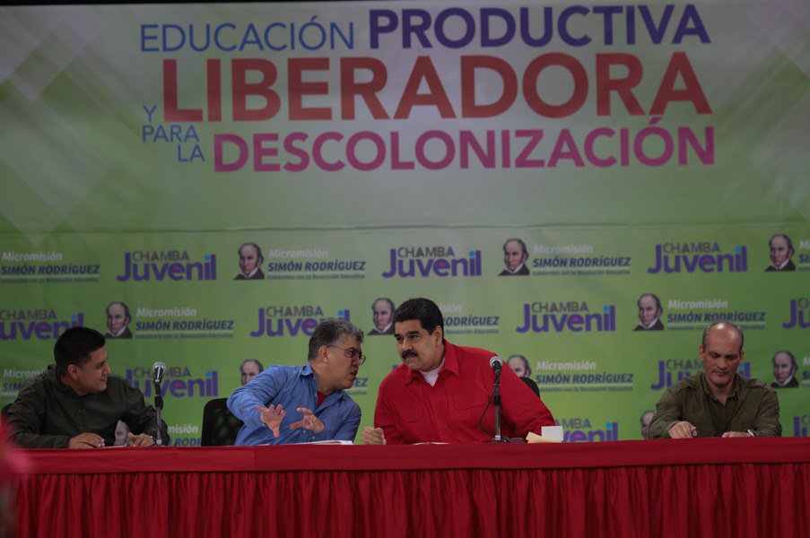 mineducacion_ve's tweet photo. Pdte. @NicolasMaduro:  Los invito #MaestrosYMaestrasPorLaPatria a hacer juntos la mejor educación que se haya conocido jamás en la historia de Venezuela  #VenezuelaVaPaLante https://t.co/O3MjgL55XA