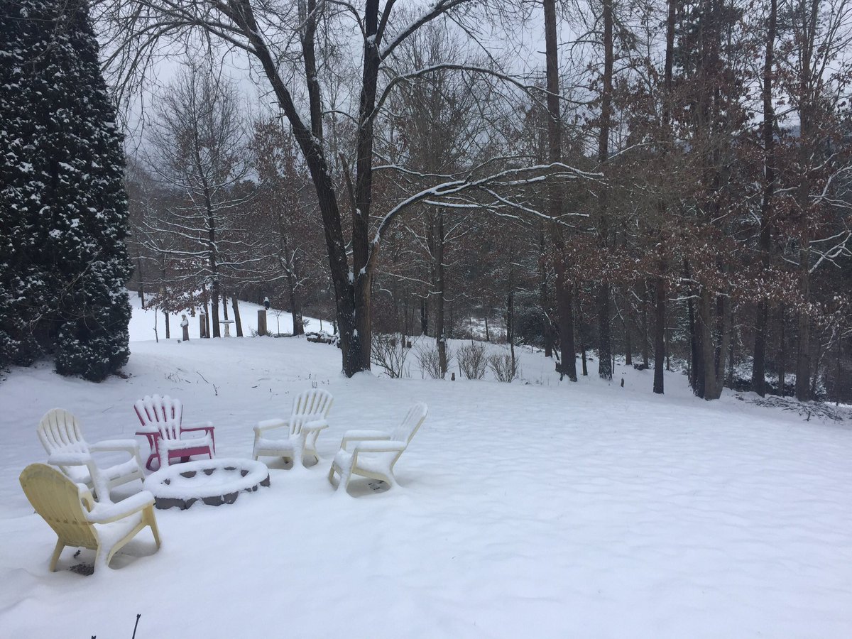 DFLrunner's tweet image. I A/B tested my yak trax and snowshoes in the front yard today! #avlsnomg #runningnerd