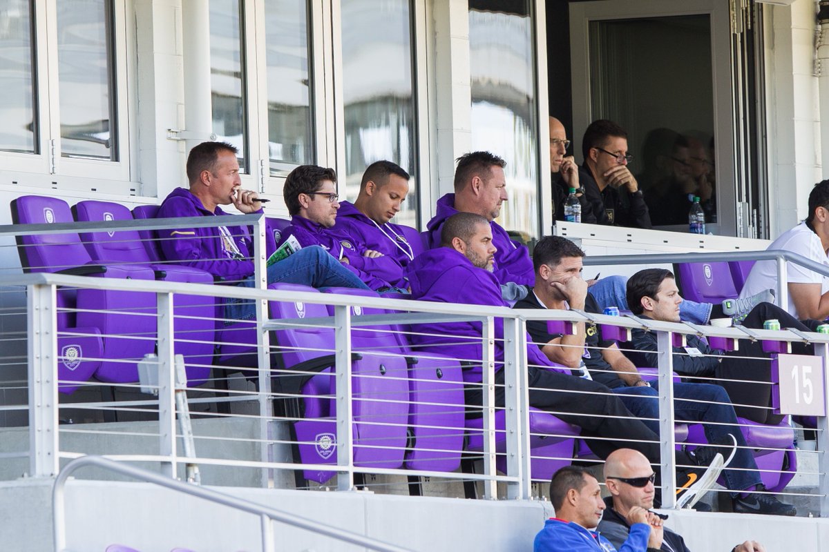 Keeping the eyes on the #SuperDraft talent. https://t.co/JtNR9jpxio