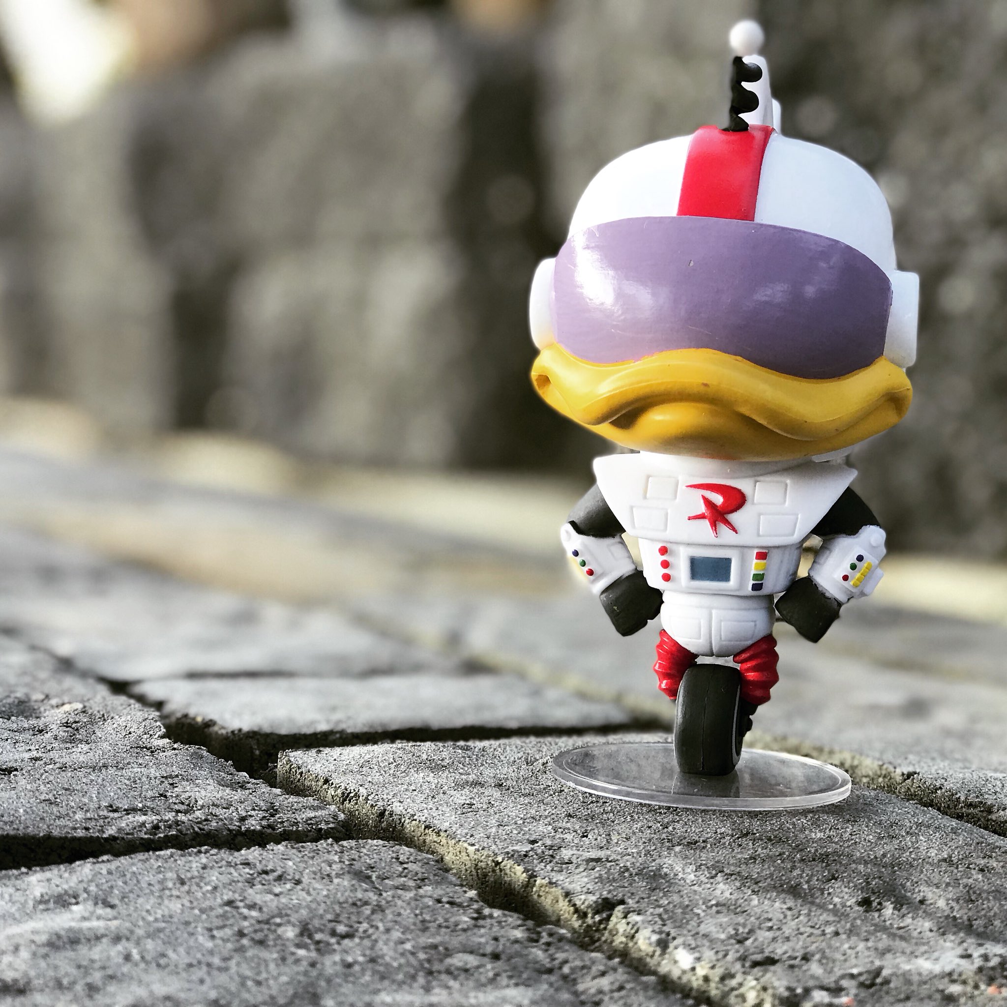 Pop Vinyl World on Twitter: "Closer look at @target exclusive #ducktales # gizmoduck #Funko - were curious how it would stand, bottom of wheel is flat and it clear