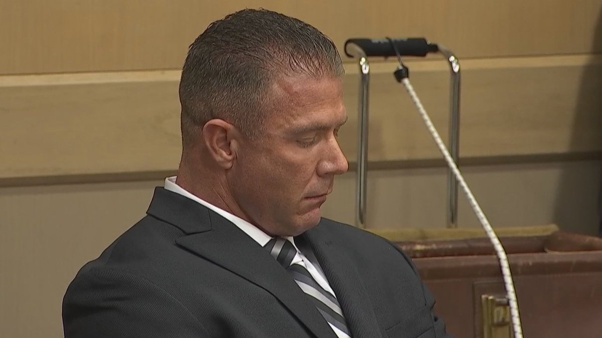 Jury finds Davie police officer guilty in 'sextortion' case over nude photos bit.ly/2DgVBB5?utm_so… https://t.co/tbTXTlICuO