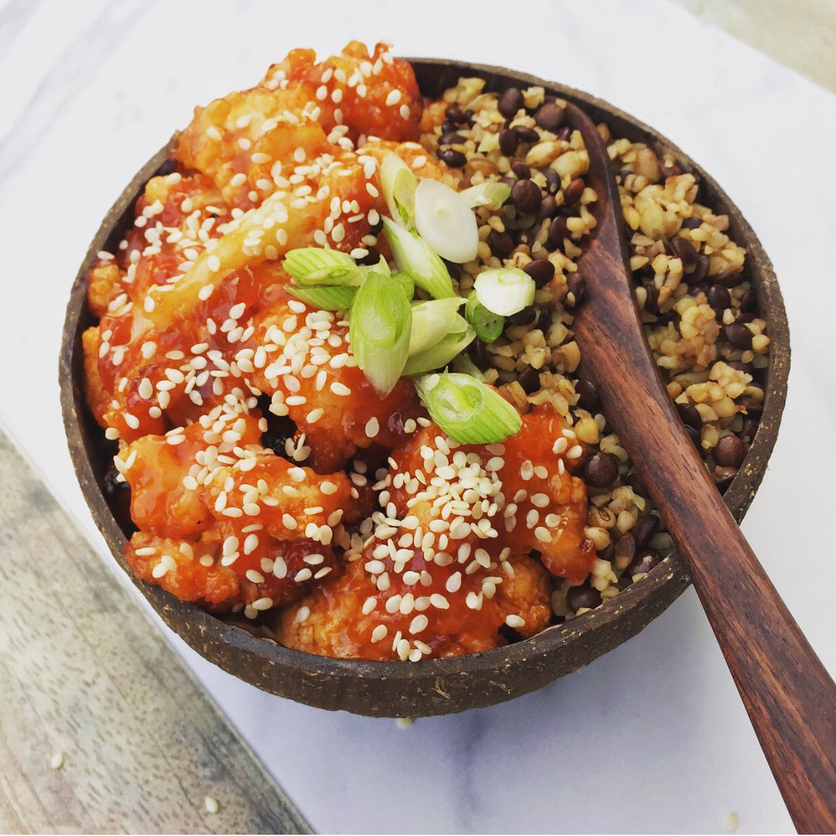 plantbasedDais's tweet photo. Yesterdays Yummy Hot &amp; Spicy Cauliflower 🙌🍲🌱
•
#sesamecauliflower #sesame #sweetandsour #chinesefood #thiafood #chinesestyle #vegansweetandsour #fakeaway #veganfakeaway #cauliflower #sweetandsticky #rice #recipe #plantbased #vegan #whatveganseat https://t.co/yrf602rbVO