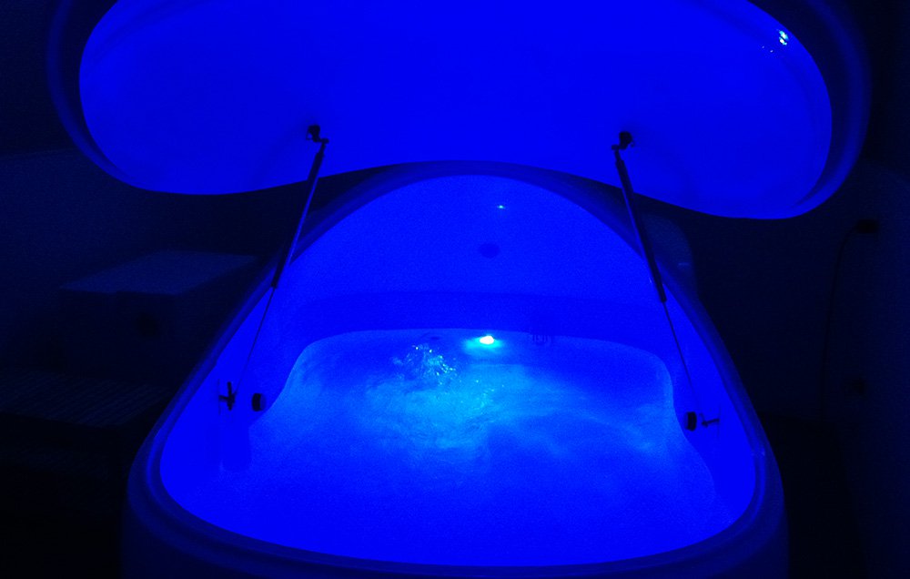 What Is Floating? Inside the Fitness Trend That Steph Curry and Joe Rogan Swear By - Men's Health dlvr.it/QBg2Vh