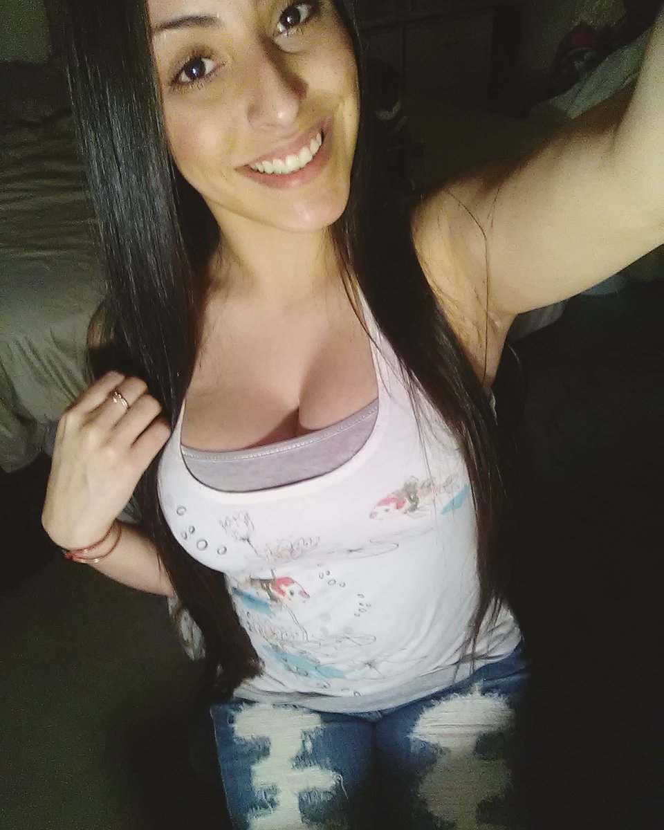 ScreamMadddie's tweet photo. I haven't taken a selfie in a long time https://t.co/HX4WjmX2sw