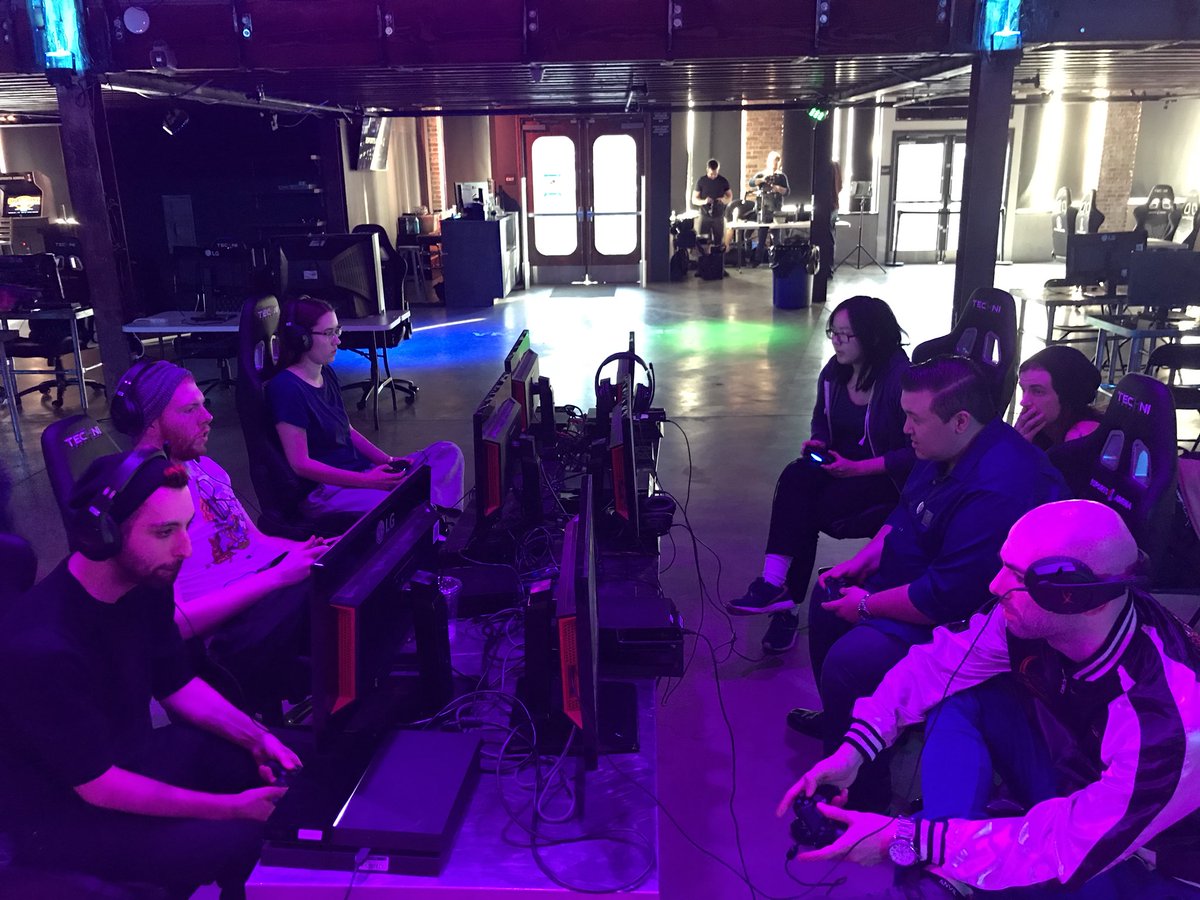 FinalFantasy's tweet photo. Happening now at @EsportsArena 👾👾👾 for #DissidiaFFNT 👾👾👾 Preparing for the winning team 😉 “______________________”. Tournament begins at 6pm (PST)!#DissidiaLiveFights #DissidiaFantasyFinals                          ➡️ https://t.co/cTxWdpl0gr https://t.co/emfnjmDcoa