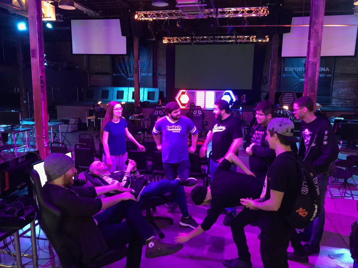 FinalFantasy's tweet photo. Happening now at @EsportsArena 👾👾👾 for #DissidiaFFNT 👾👾👾 Preparing for the winning team 😉 “______________________”. Tournament begins at 6pm (PST)!#DissidiaLiveFights #DissidiaFantasyFinals                          ➡️ https://t.co/cTxWdpl0gr https://t.co/emfnjmDcoa