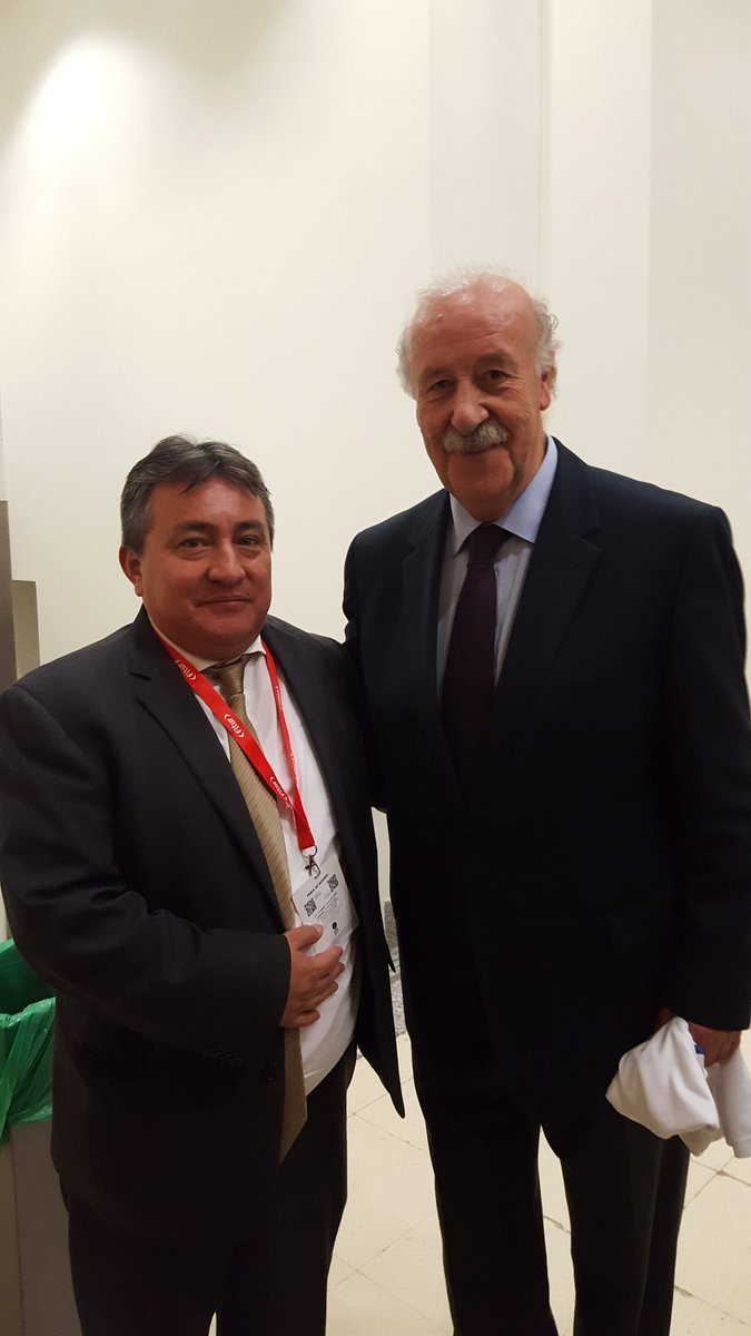 omarhernang's tweet photo. #UNWTOawards se presentó el Programa Especial de #TurismoResponsable @UNWTO pude conocer a un gran líder del Fútbol #VicentedelBosque ahora comprometido con #CodigoEtica. #SantaMarta #Magdalena #CaribeColombiano @HotelesenSmr @SeleccionEspana https://t.co/RhDlp0jEJA