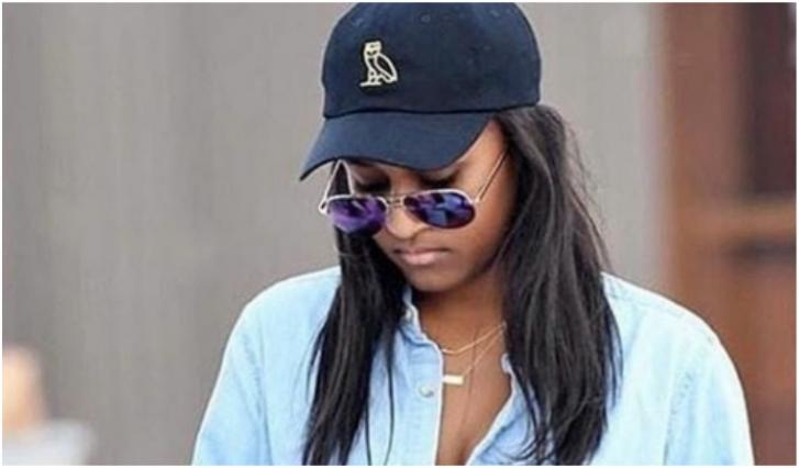 15a20's tweet photo. ¡El bikini blanco de Sasha Obama que está enloqueciendo a todos! 😱😏😈 #EnAtrevida 👉https://t.co/E2XIUusM2G👈 https://t.co/GzkYMdrBRI