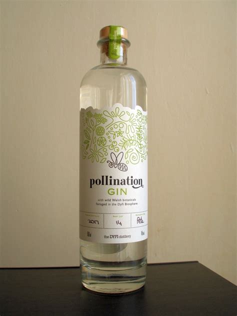 vodka_gin_man's tweet image. Had to start with the Welsh : Pollination Gin - This Gin is amazing on the nose, smells sweet yet naturally fresh, not too strong of juniper. Only small amount of tonic needed to enjoy. Highly Recommended -  Rated 5/5 :-) @DyfiDistillery #craftspirit #Awardwinner #Welsh #Artisan