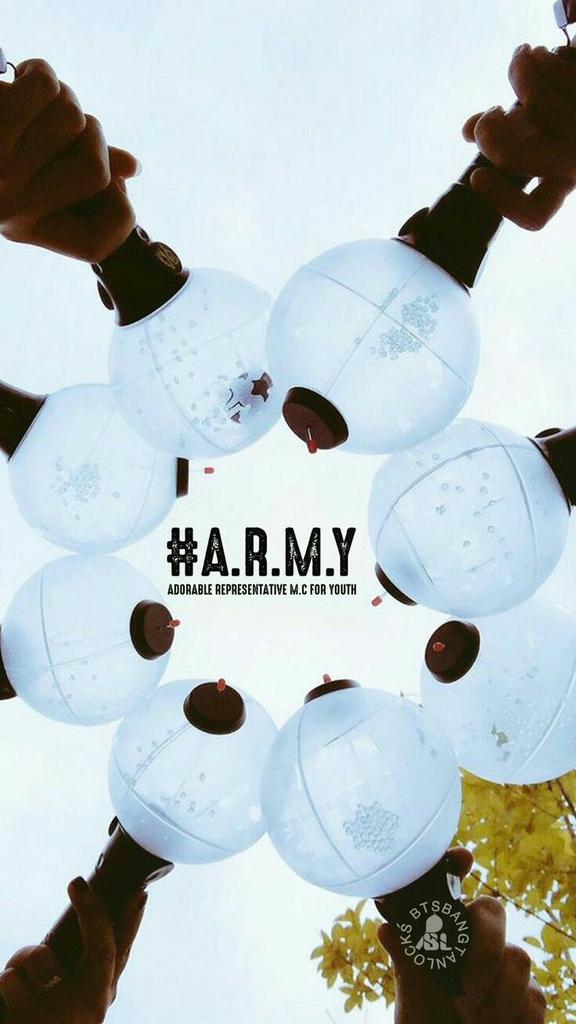 BTS_twt_Arg's tweet photo. #iHeartAwards #BestFanArmy #BTSARMY @BTS_twt  ~~~💕💕 https://t.co/QowfaR8x2X