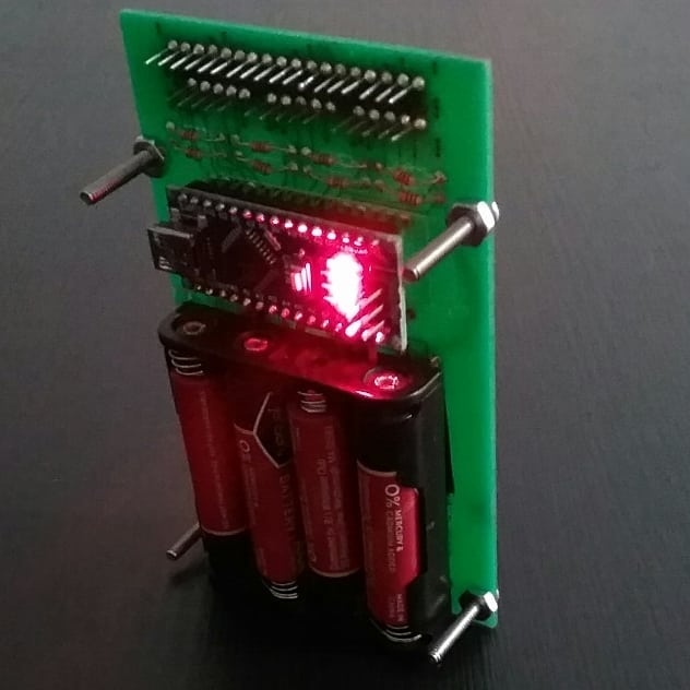 arduinoenigma's tweet photo. If the green wire fixes are hidden in the back, would you want one?
Thinking of building a couple and putting them on @tindie 
#SinclairScientific https://t.co/KQQm1K8fM2
