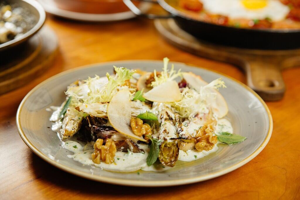 A salad built for winter 🥗
•
•
•
#tastetoronto #tofoodies #to_finest #tastethe6ix #tastetorontolight #queenwest #torontorestaurants