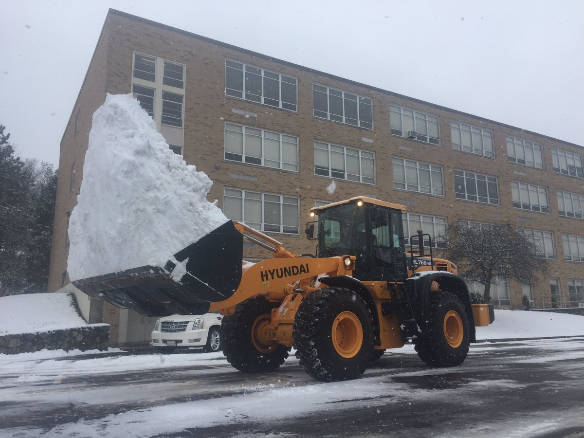rybo_snow's tweet photo. Talk about moving snow! @AustinPrep https://t.co/ZbWnTgrqns