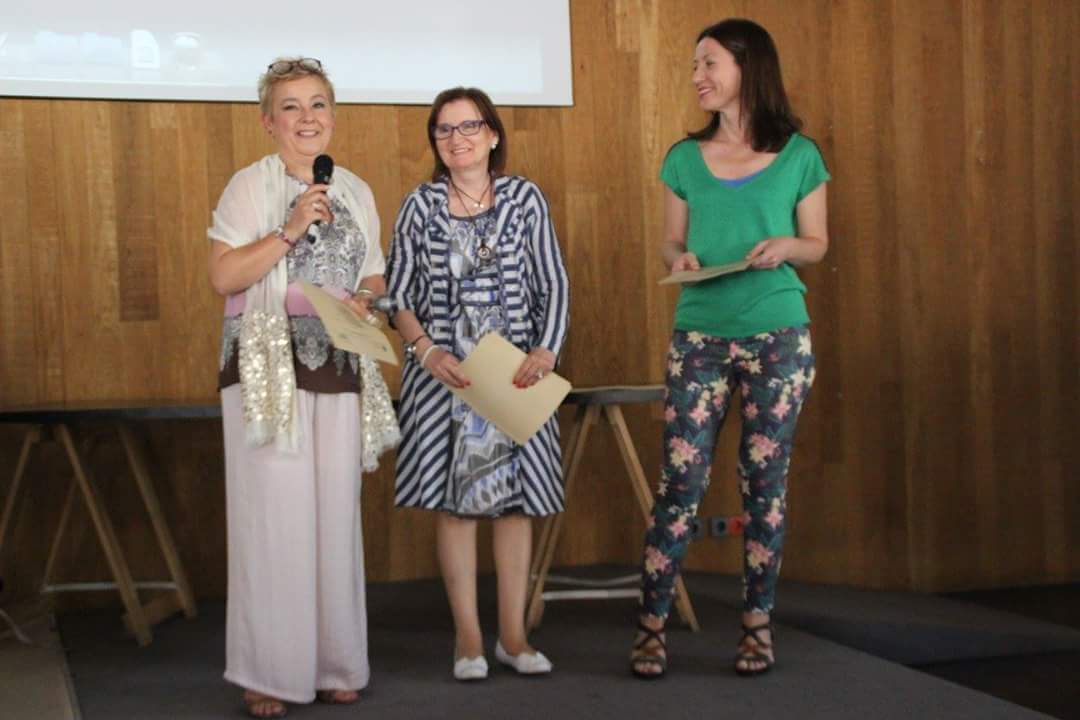 Parte del equipo <a href="/infoedugrafias/">InfoEDUgrafías</a> con su peonza de plata 2016! #estaesmipeonza 
#espiraledublogs @edublogsespiral 
<a href="/nievescout/">💜Nieves Garcia Moran💜</a> , <a href="/luciaalvarez/">luciaalvarez</a>  y <a href="/magpano/">Magdalena Pastor</a>