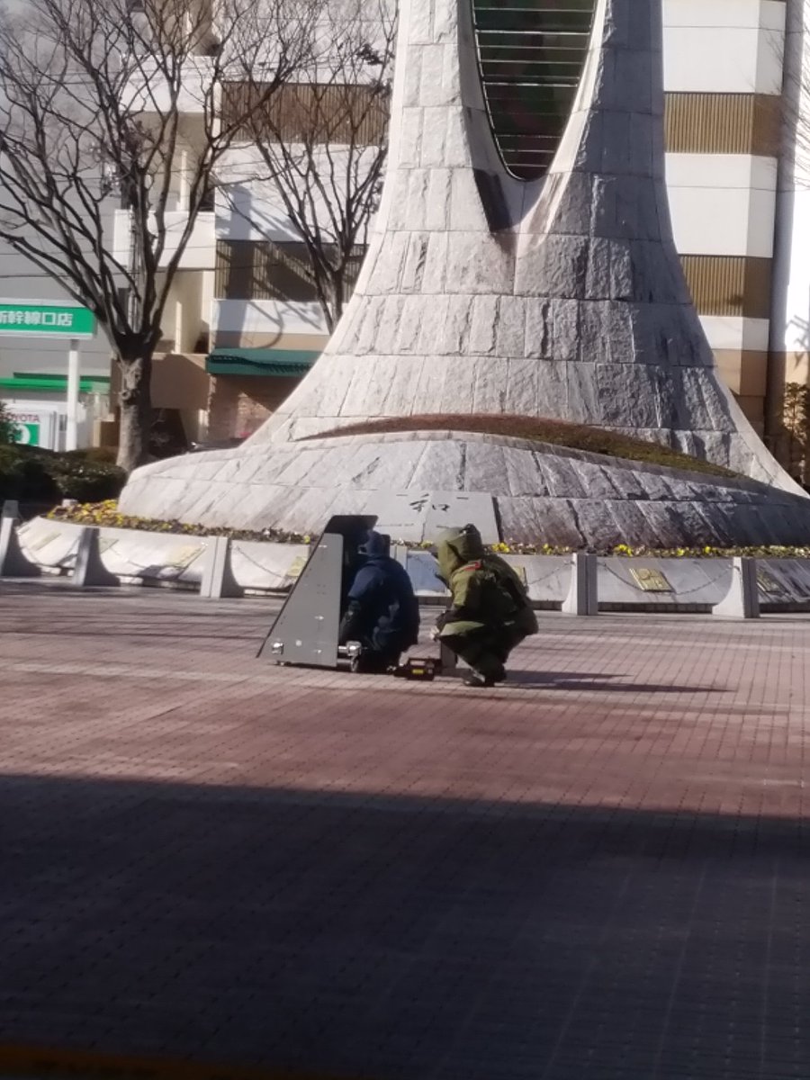 Channel ｒｆｃ ラジオ福島 ｊｒ東日本福島支店からの情報によりますと 今日午前９時頃 福島駅西口のタクシー乗り場近くで 不審な黒いかばんが見つかりました 現在 警察で処理にあたっていますが 現場周辺は一部の規制のみで 新幹線 在来線や