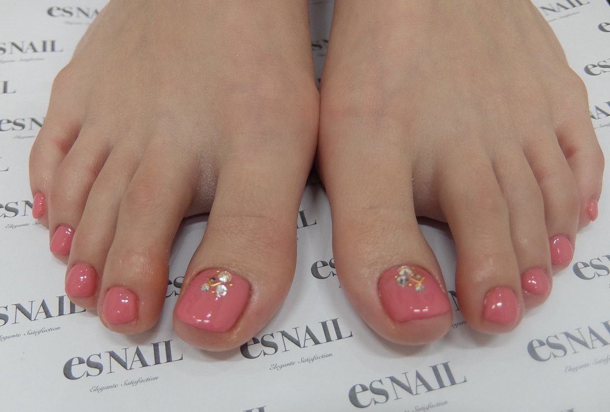 島友 桜 Aiko Es Nailブログ 柏木由紀ちゃん Akb48の柏木由紀ちゃんのnewネイル チェリーピンクにストーンモチーフ T Co Eyph0g6fxa