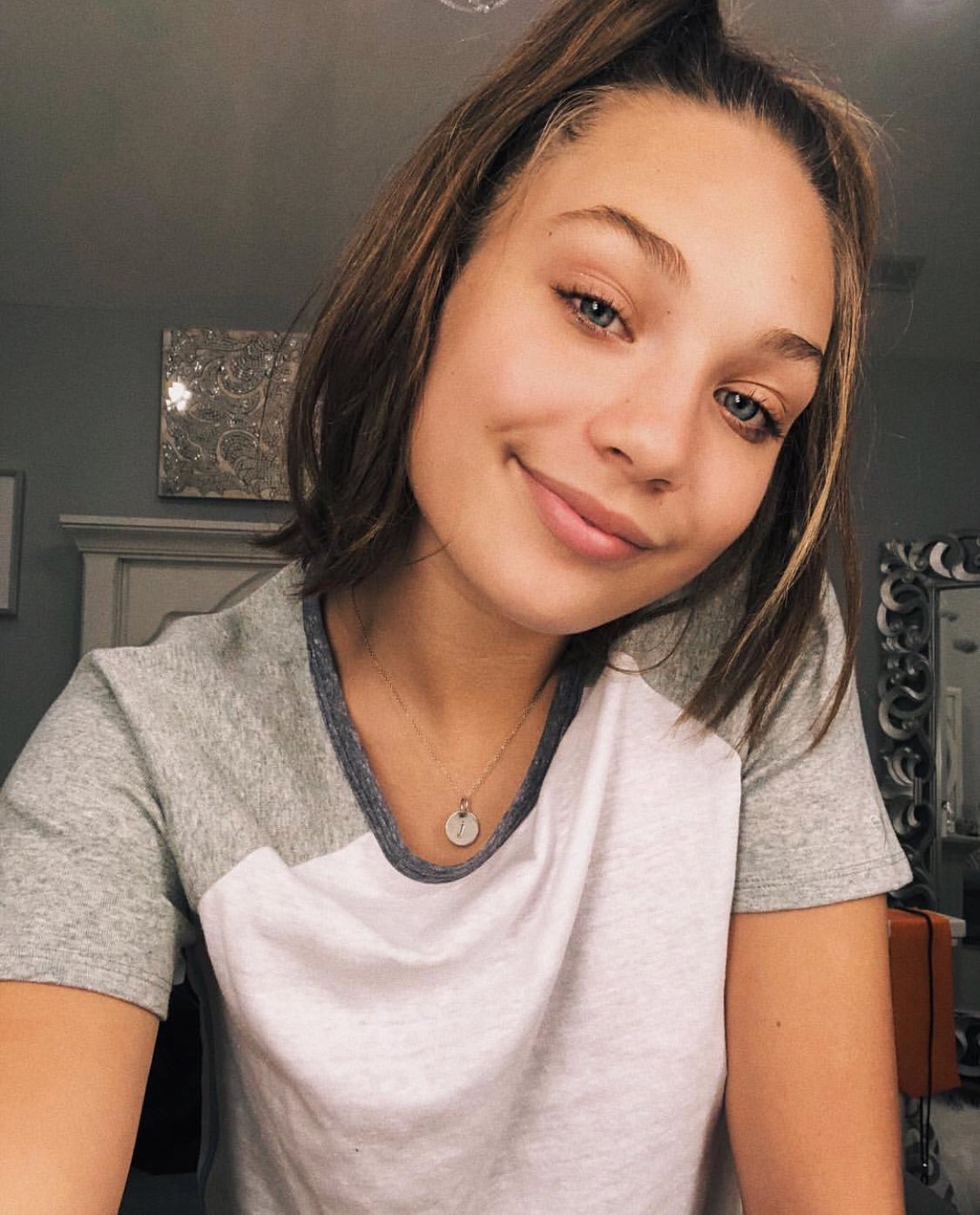 マディー・ジーグラー直筆サイン超大型写真…Maddie Ziegler… Signed Autograph ZIEGLER Maddie - All-Autographes.com