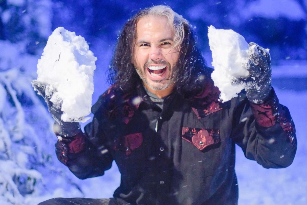 MATTHARDYBRAND's tweet photo. This Ball of Snow has been #BROKEN in half.

Image by @RebyHardy https://t.co/UFaquNbEML