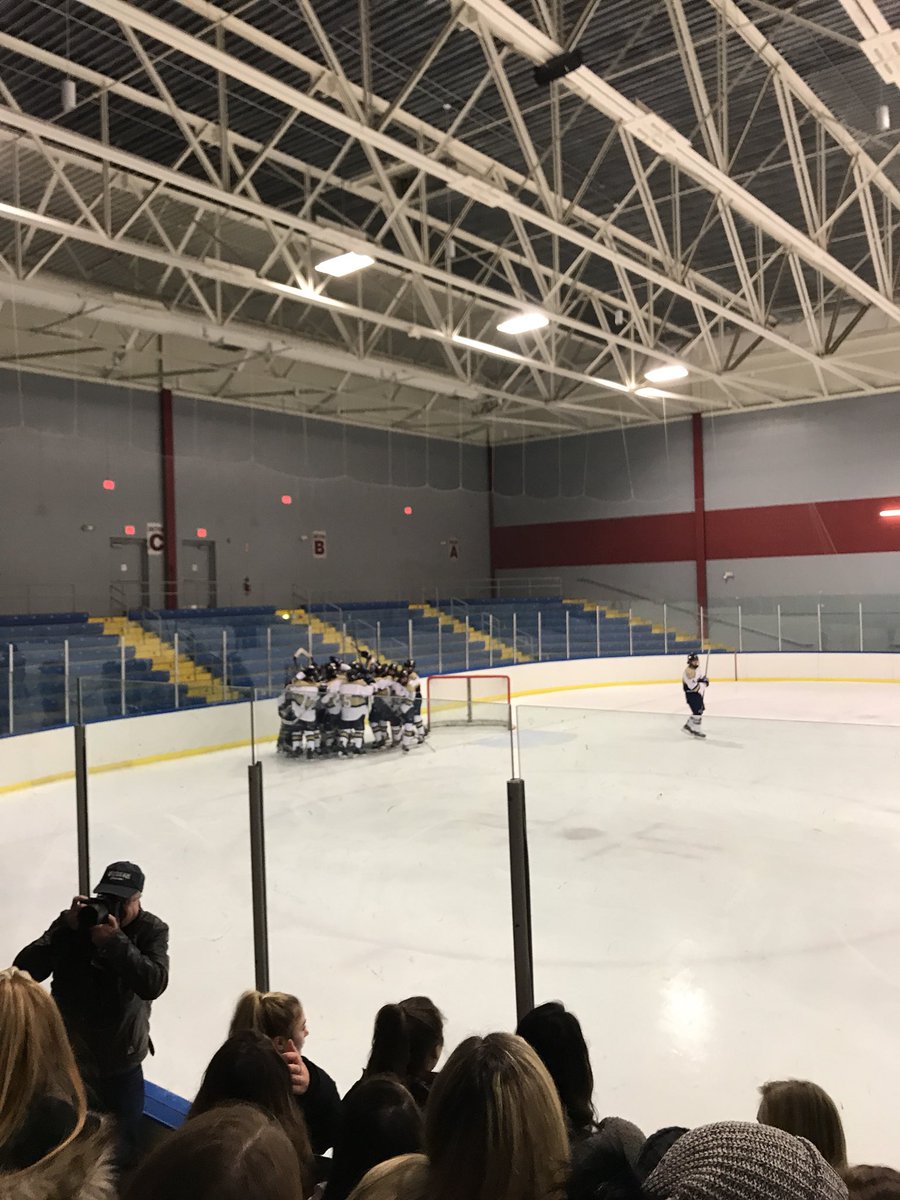 Wild finish from the den. Final: 3-1 as noli puts away the Empty netter. According to my calculations we are now superior to the 8-1 big bad sainties