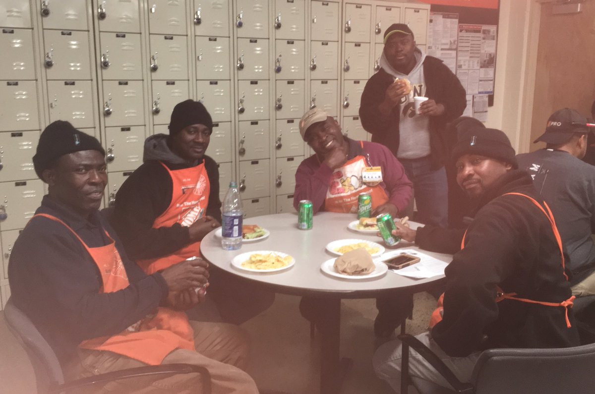 Taraglienke's tweet photo. Safety Day and HR Day @THD4607!! More info and work safe everyday at 4607 Free Dinner our Freight Team. @kattyniner @VicTHD4607 #D34Pride @MAEngagement https://t.co/P3Td9TD8yM