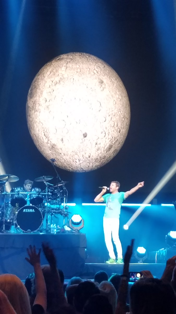 runawaySJ's tweet photo. @duranduran How I spent my AWESOME summer vacation with @duranduran . #duranlive #hawaii2017 https://t.co/iBlPR73yEd