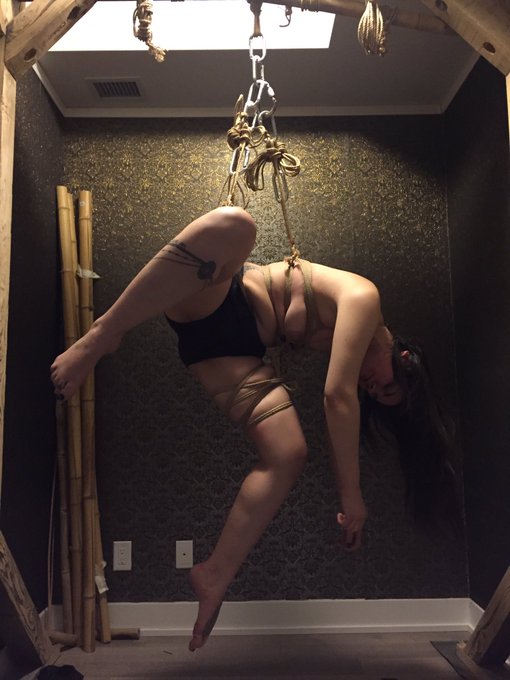 Improbable geometry during rehearsal with @inoublietta in my @mocojute https://t.co/4VWyvIlNPO<a class="tags" target="_blank" title="On Twitter" href="/?out=eyJ0eXAiOiJKV1QiLCJhbGciOiJIUzUxMiJ9.eyJpYXQiOjE3MjE1ODUwMTMsImlzcyI6InR3cG9ybnN0YXJzLmNvbSIsIm5iZiI6MTcyMTU4NTAxMywiZXhwIjoxNzUzMTIxMDEzLCJyZWRpcmVjdF91cmwiOiJodHRwczovL3R3aXR0ZXIuY29tL2lub3VibGlldHRhIn0.xcvnLJI9wkD6SFKp3jeUCnl5hg28Drte91jg75cwJ4BFS4vXwzVW77KRToHwNG3sAXEgLW1_dCpcM3cQLUxhTw">@inoublietta</a>