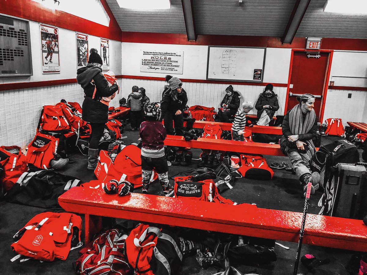 pacificrink's tweet photo. One of the most beautiful locker rooms we’ve ever seen 😍
#PacificRink #TeamRed #SquadGoals #OwnTheLockerRoom https://t.co/AlcSCVV0lN