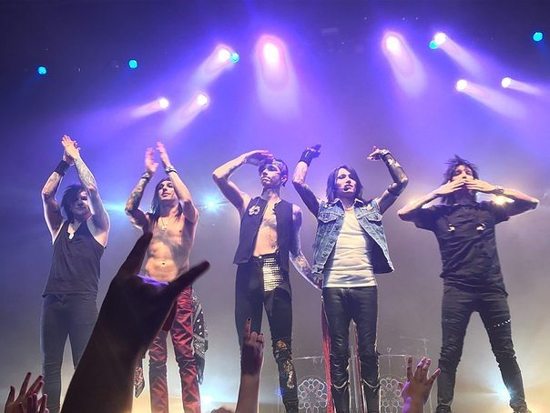 MissCrazyAshley's tweet photo. #vale #bvb5 #blackveilbrides #bvb #bvbarmy #bvbarmyforever #bvbsupporter #ashleypurdy #andybiersack #jinxxed #jakepitts #christiancoma https://t.co/rXIbXAlAC0