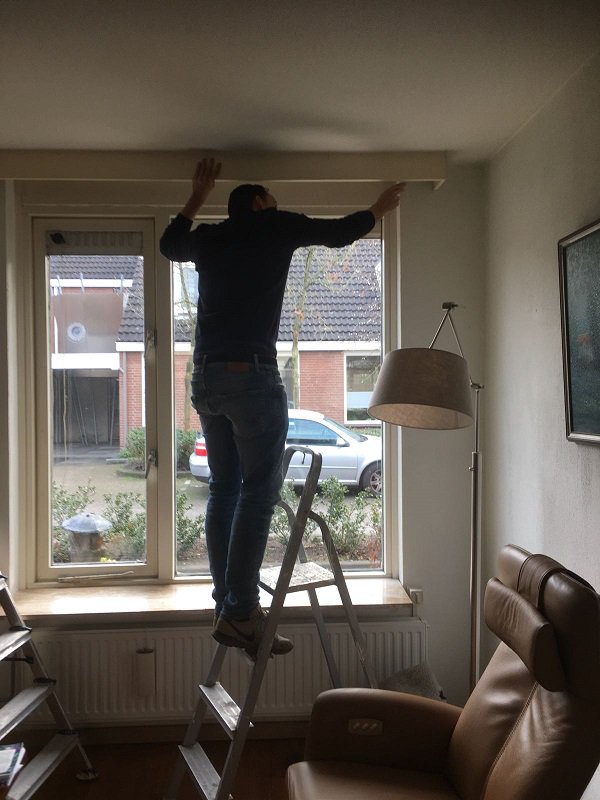 wehelpen's tweet image. Ria had een klus voor de WeHelpen Tilburg Matchdag: de gordijnkoof vóór en achter verwijderen. "Heerlijk om de koof uiteindelijk in delen in de carport te zien liggen." wehelpen.nl/wat-is-het/nie…