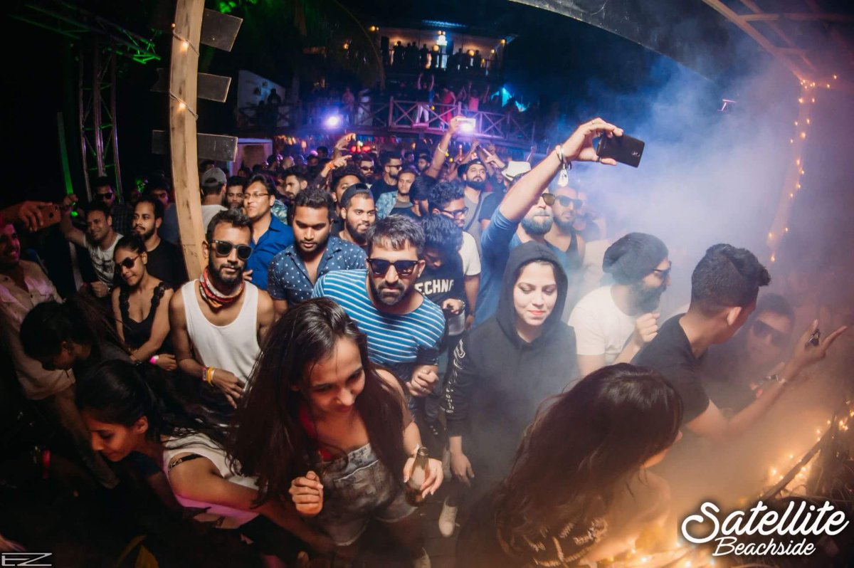 Satellite_Fest's tweet image. Perfect end to the perfect week. Day 5 at #SatelliteBeachside was all about 3 things. 👇

#goodmusic and #greatvibes with your #bestfriends 😀🌈🌅❤