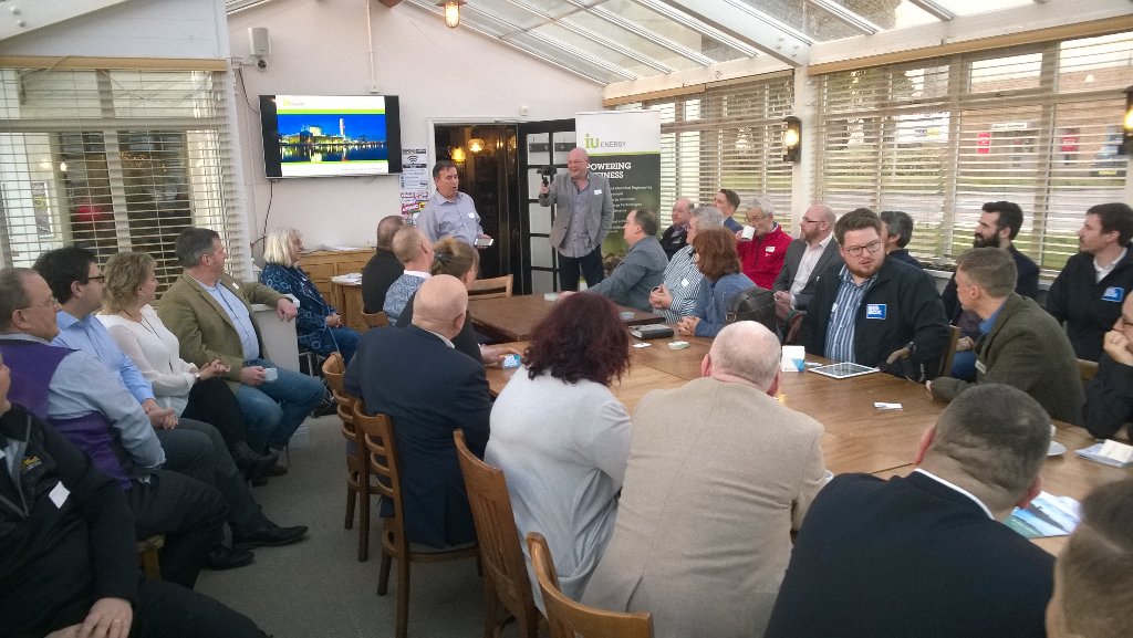 Tweet_Bus's tweet image. Great turn Out for the @Cornish_Partner open meeting at the Victoria Inn, Roche.