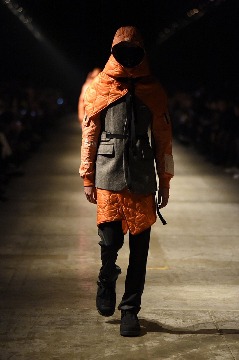 FASHIONHL's tweet photo. メンズファッションの中心で、未来を叫んだアンダーカバーとタカヒロミヤシタザソロイスト.【ピッティ・ウオモ93】
https://t.co/iHhe1zkFU0
#pittiuomo #pu93 #ピッティウオモ #Undercover #アンダーカバー #タカヒロミヤシタザソロイスト #TAKAHIROMIYASHITATheSoloist #ソロイスト #2018aw https://t.co/ypaMHbQ0hV