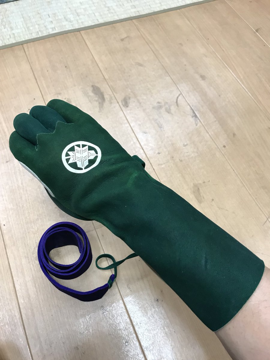 Kouemon5th's tweet photo. 小学生の時、中学入学のお祝いに三代目から貰った諸弽！

当時はお祝いが緑の手袋かーいΣ（ﾟдﾟlll）ってなりましたが、分かるようになってから考えるとすごい貴重って思います( ˊ̱˂˃ˋ̱ )ありがたし。

銘は「輝則」静岡の名工です。 https://t.co/L89d9TZDHm