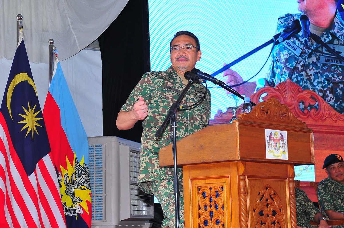 MINDEFMalaysia's tweet photo. YB DS @HishammuddinH2O merasmikan Pelancaran Transformasi Perkhidmatan Kesihatan Angkatan Tentera serta Majlis Menandatangani Nota Persefahaman antara @MINDEFMalaysia &amp; @KKMPutrajaya yg blangsung di 94 Hospital Angkatan Tentera kem Terendak sempena pgram Jelajah #PerkasaPerwira. https://t.co/QrHEygdGur