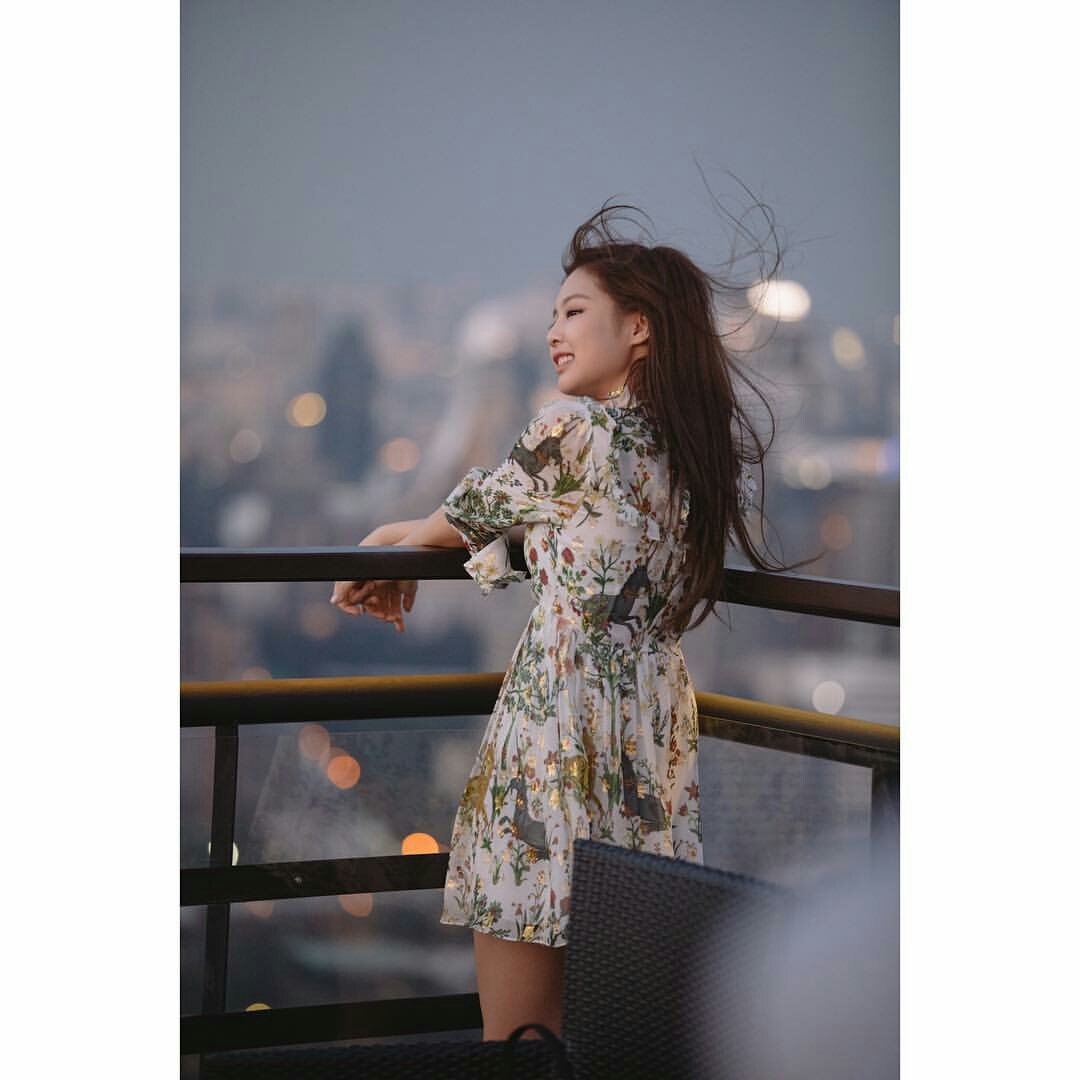 bp_area_update's tweet photo. [OFFCIAL] +180116 https://t.co/WkyOlwDj8C INSTAGRAM UPDATE
.
"1월 16일 오늘은 
무대 위 POWER 시선 루팡러👀
제니의 생일입니다💝ㅤㅤ
HAPPY JENNIE DAY🎂"
.
#BLACKPINK #BLINK #JENNIE #JENDEUKIE #BDAYTODAY #JENDEUKIEDAY #THANKYOU #ILOVEYOUALL https://t.co/aQ0wnvCkFn