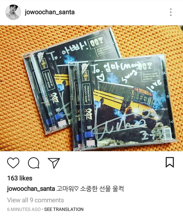 woochanarchives's tweet photo. 180118 Woochan gave his parent #OGSCHOOLPROJECT 'OGZ' album. Such a good boy😭 
Even he wrote on the album "To: Eomma" "To: Appa" "Swag" "Love"

#WOOCHAN #JOWOOCHAN #조우찬 https://t.co/5tetetNA97