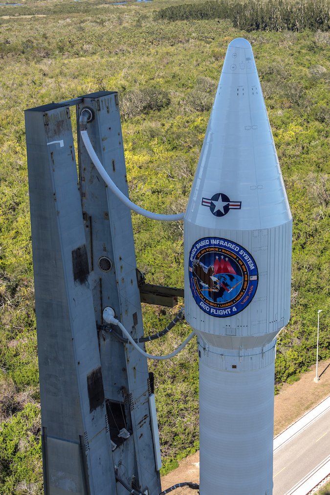 SpaceflightNow's tweet photo. Check out spectacular imagery from Wednesday’s rollout of an Atlas 5 rocket to its launch pad at Cape Canaveral (ULA photos): https://t.co/mnHnqllj8x https://t.co/527OQsYt9L