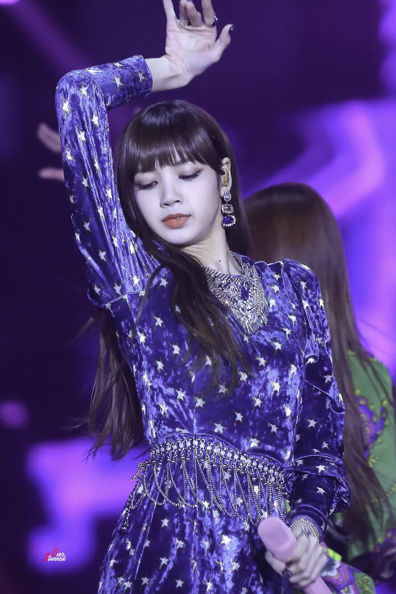 over_stunned's tweet photo. #BLACKPINK #LISA #블랙핑크 #리사

She shine like the stars🌟
She lights up my heart💜 https://t.co/6u1zYJLHLn
